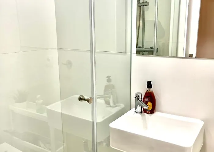 Guia Acacias Daire Cascais